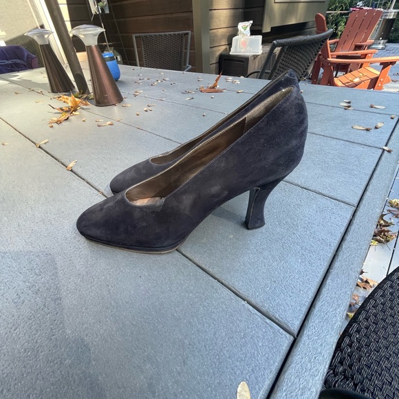 Beautiful navy suede pumps - Picture 2 of 3